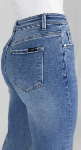 CC Western Signature Nick High Rise Jean - Medium Wash