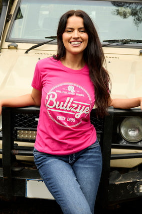 BULLZYE WOMEN'S RILEY SS TEE