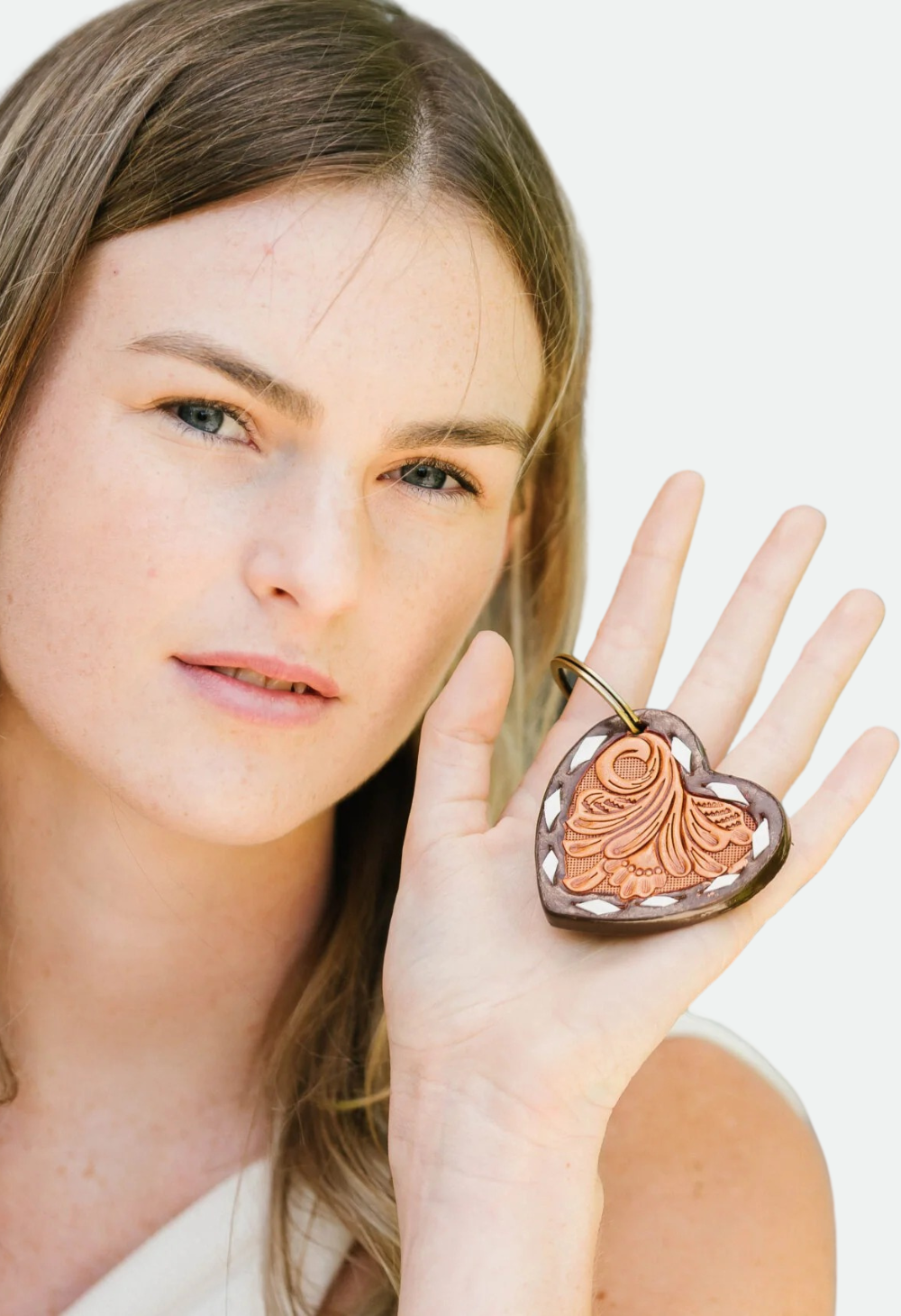 The Design Edge Women's Buck Stitch Tooling Leather Heart Keyring – CA19