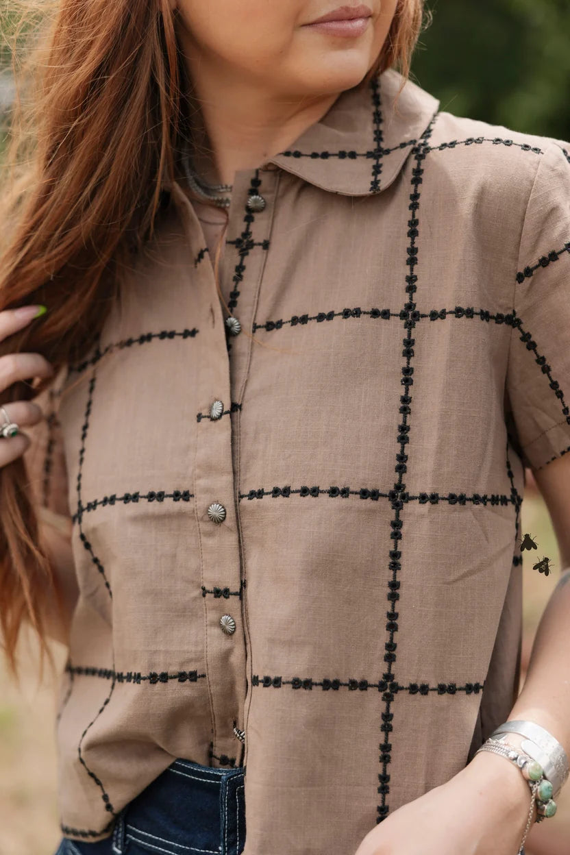 2 Fly Co Women’s A Bit of Details Short Sleeve Shirt