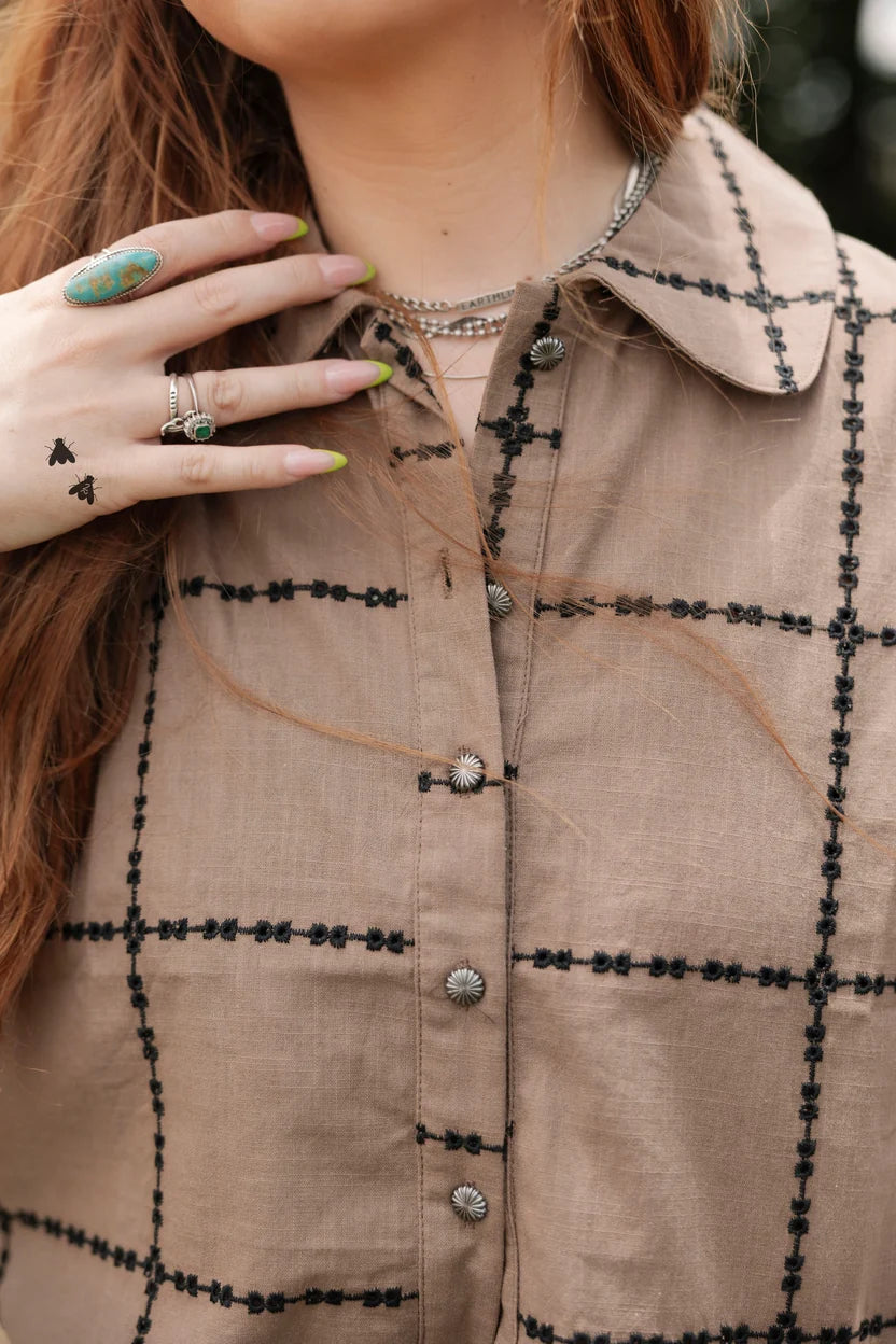 2 Fly Co Women’s A Bit of Details Short Sleeve Shirt