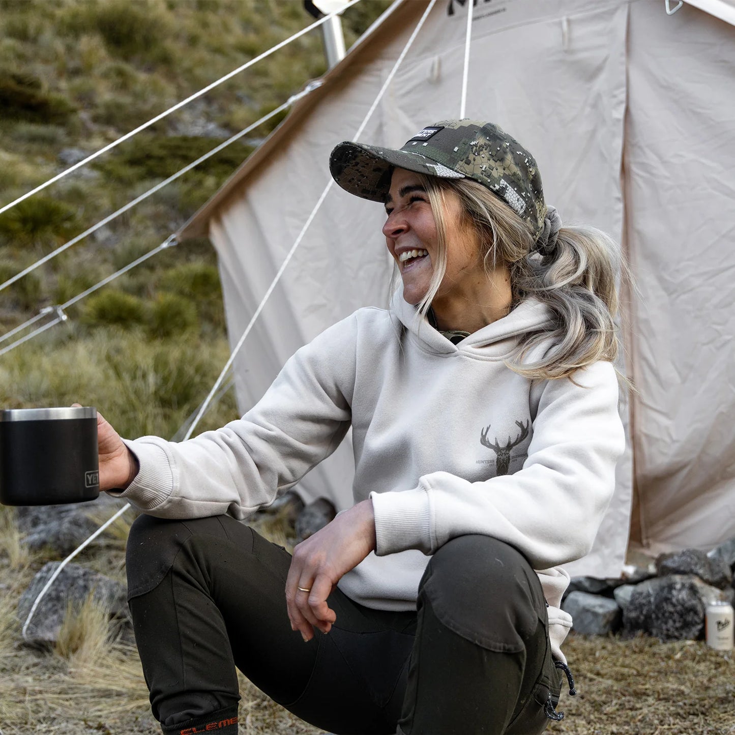 Hunters Element Women's Alpha Stag Hoodie - Oat