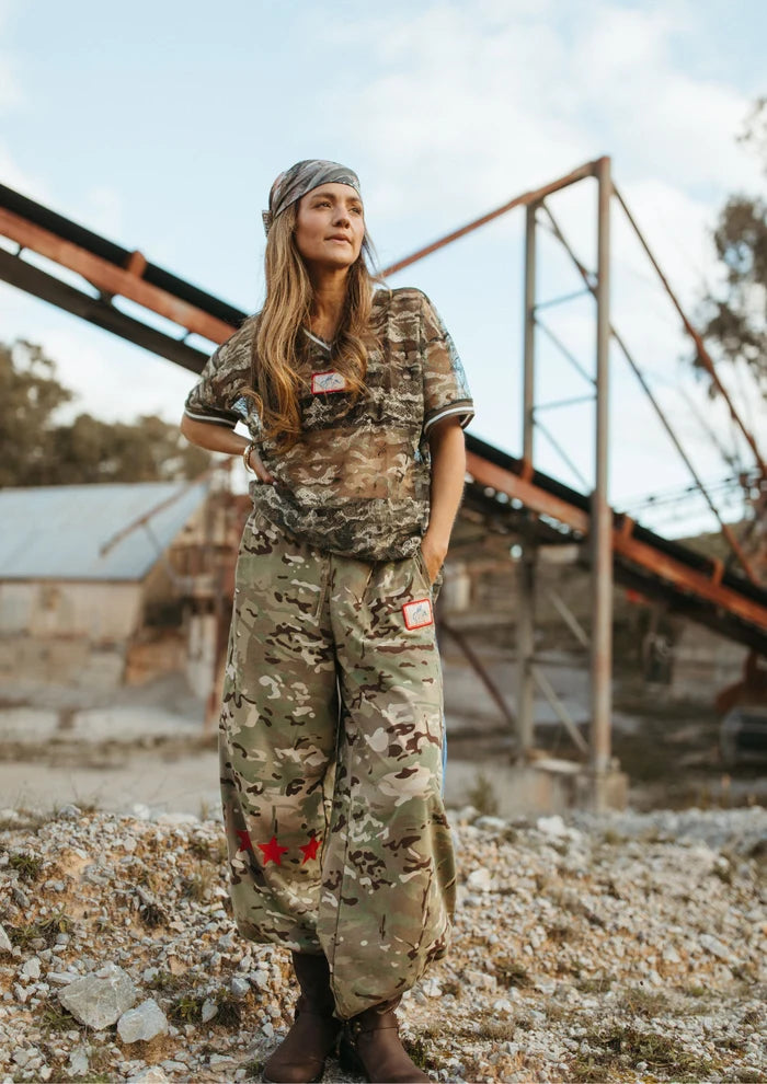 FAR MER Camo Lace Vee
