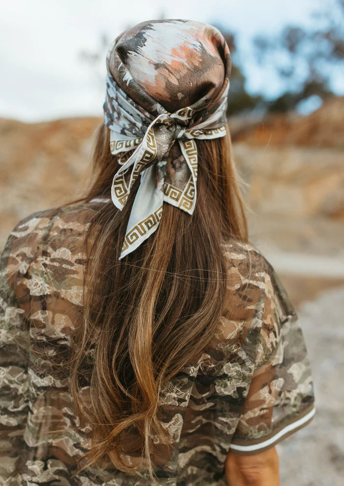FAR MER Camo Lace Vee