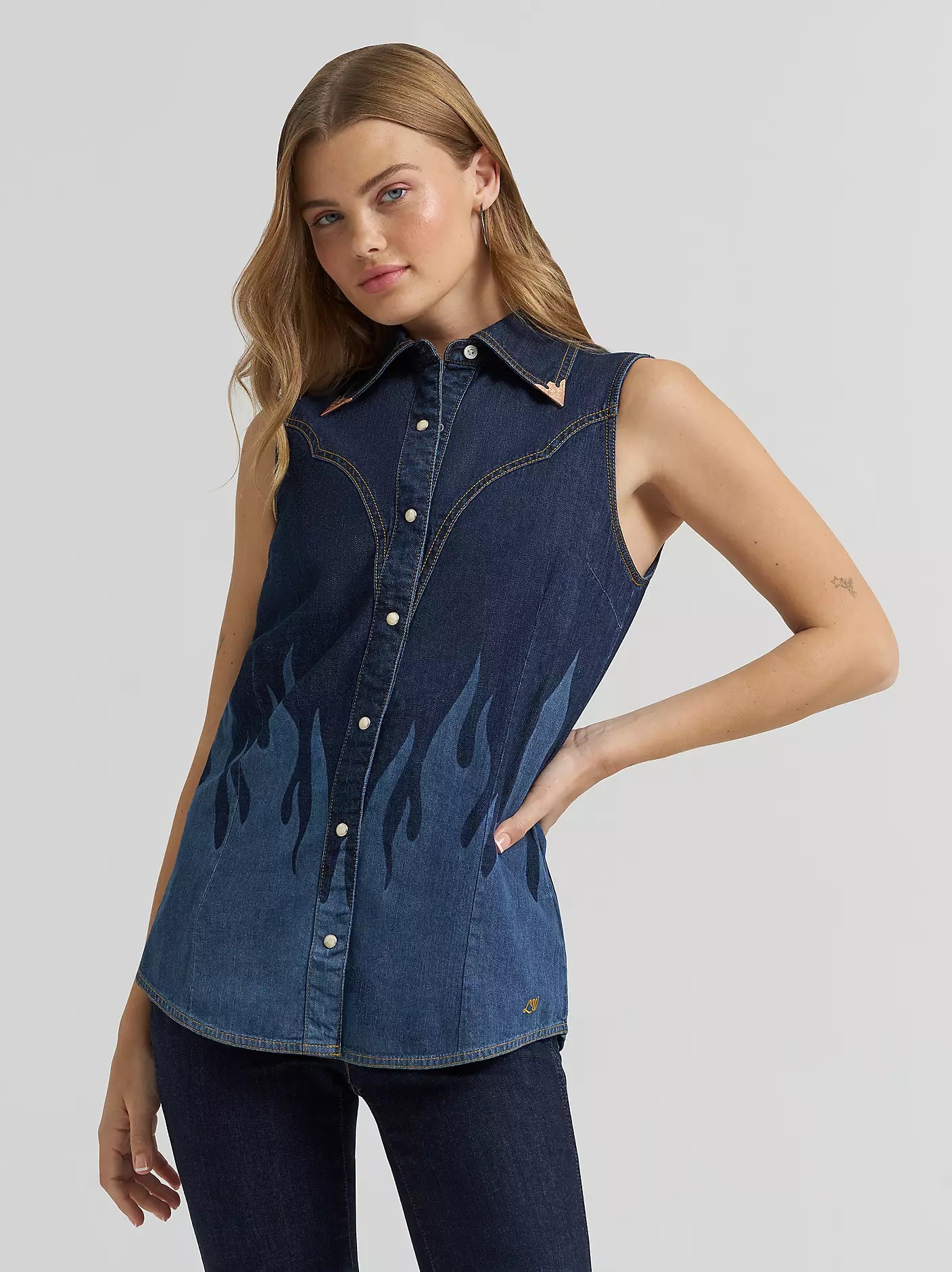 Wrangler  Women's Lainey Wilson x Flame Sleeveless Denim Shirt - Dark Denim