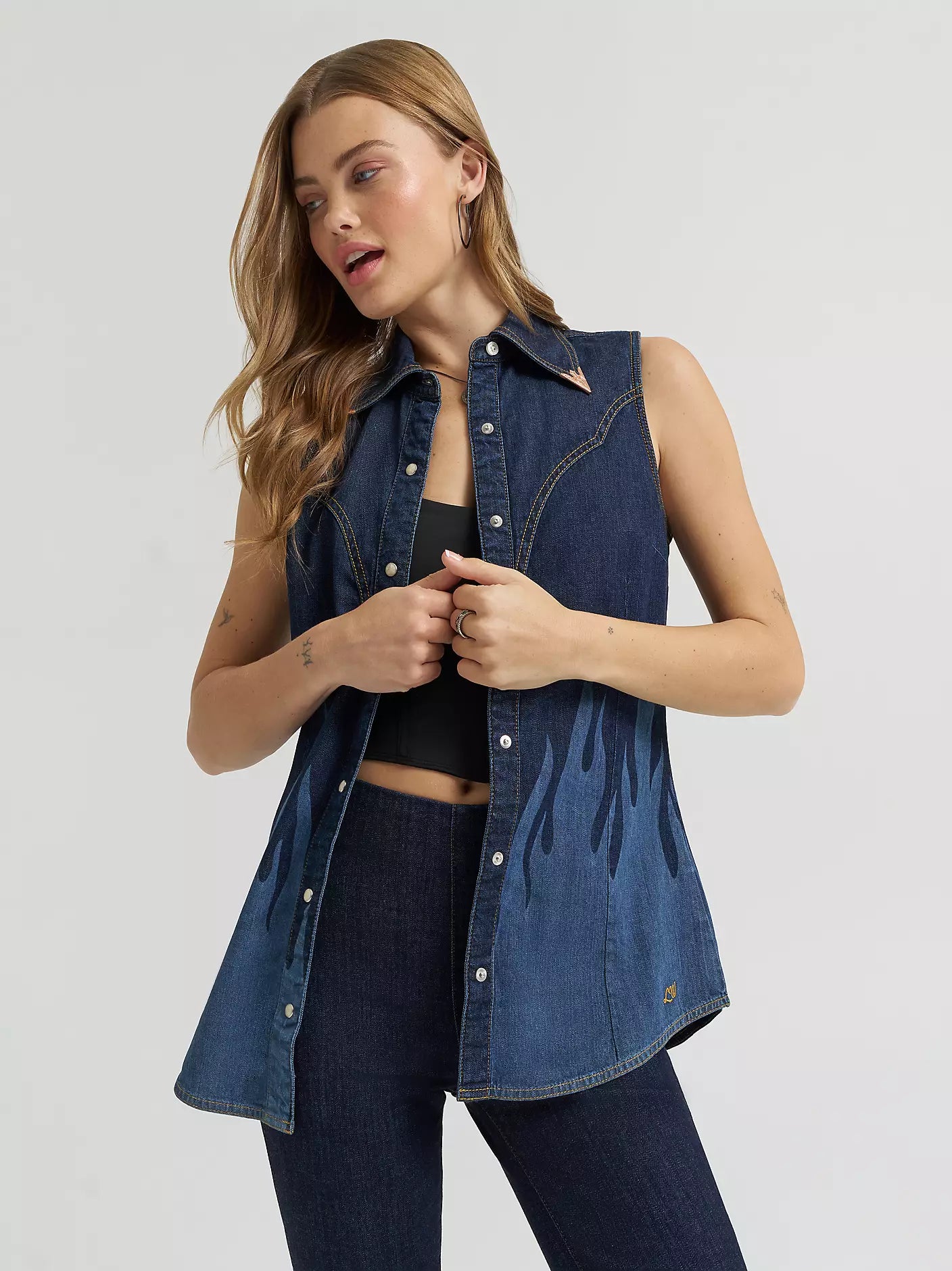 Wrangler  Women's Lainey Wilson x Flame Sleeveless Denim Shirt - Dark Denim