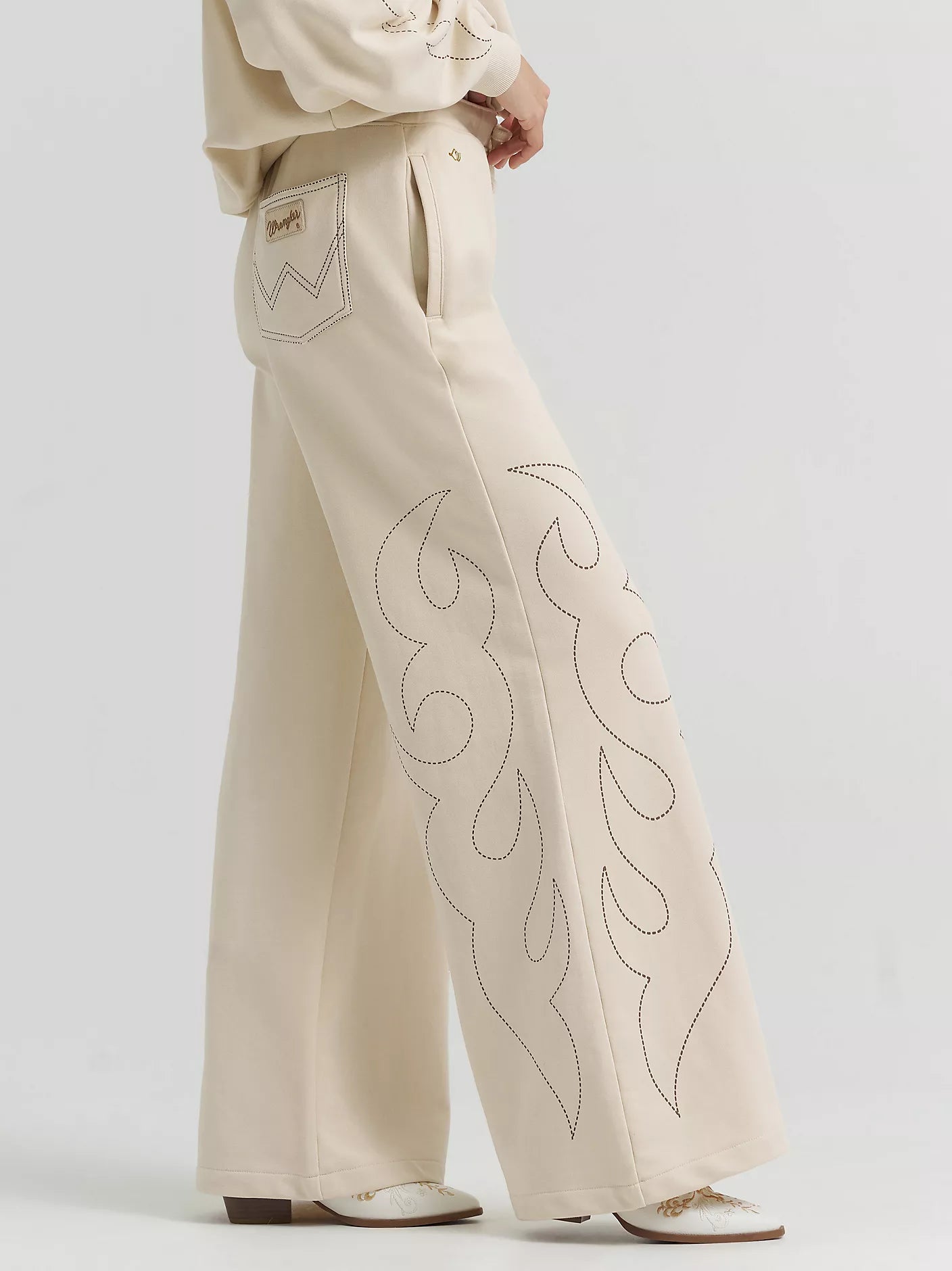 Wrangler® Lainey Wilson x Cowboy Sweatpants - Cocoa Creme