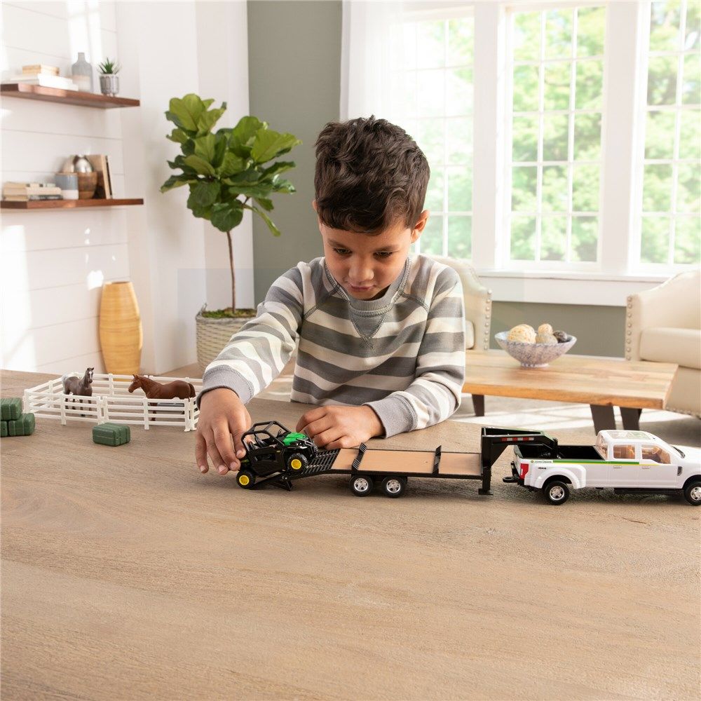 John Deere - 1:32 (RSX860i) Gator Hauling Set with Ford Pickup and Trailer