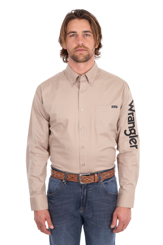 Wrangler Men’s Flex Logo One-Pocket Long Sleeve Shirt – Sand